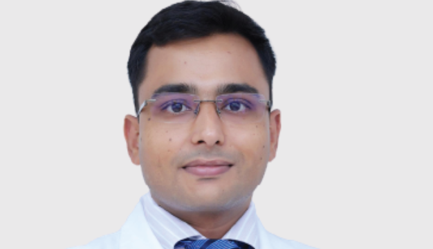 Dr Rakesh Kumar Sharma medical oncologist Gurugram in clinic setting.