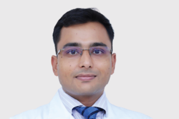 Dr Rakesh Kumar Sharma medical oncologist Gurugram in clinic setting.